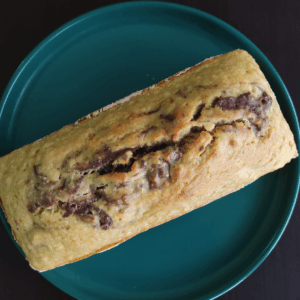 Cake de guineo marmoleado de chocolate